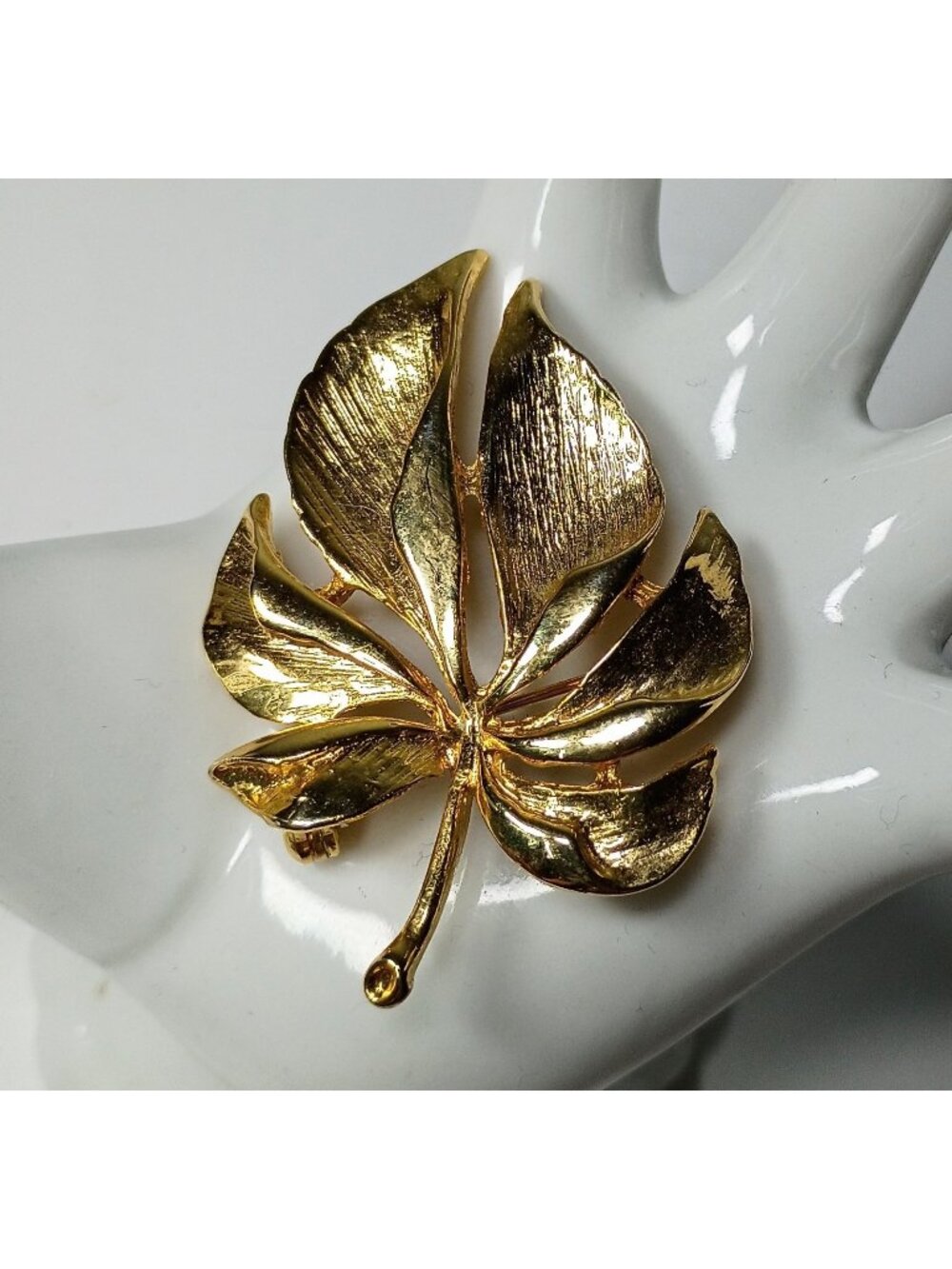 Vintage Brushed Gold Tone Leaf Brooch Pin Botanical Tropical Fall